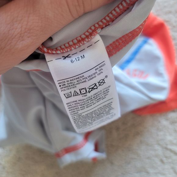 Old Navy Lifeguard Rashguard Swimsuit Size 6-12 M - Picture 4 of 4